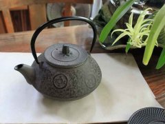 铁壶与普洱茶